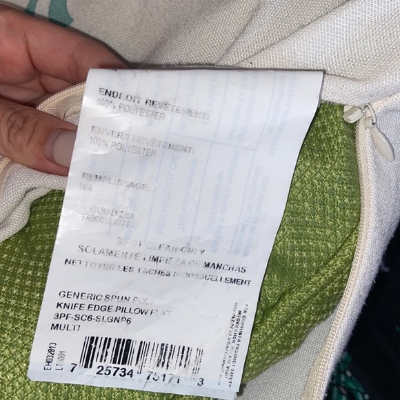 Set of 3 throw pillows - 16”x16” - Picture 5 of 8